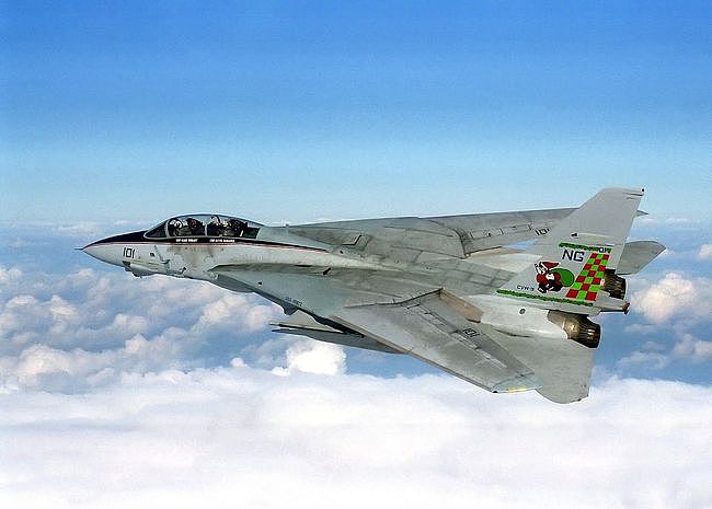 F-14“雄猫”最帅的两个动作：发射不死鸟导弹和变后掠翼 - 1