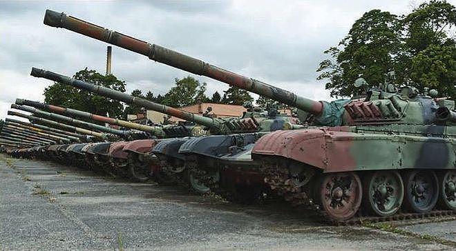 俄军装甲纵队遭遇重创 西方援助装甲车如何改变战局？ - 4