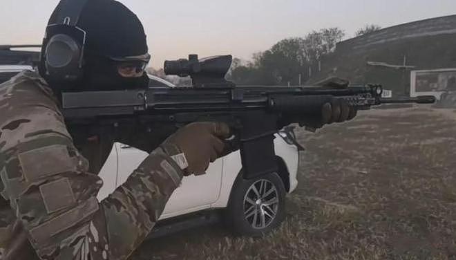 巴基斯坦自研的BW-20型战斗步枪，简直是HKG3和AR步枪的结合体 - 12