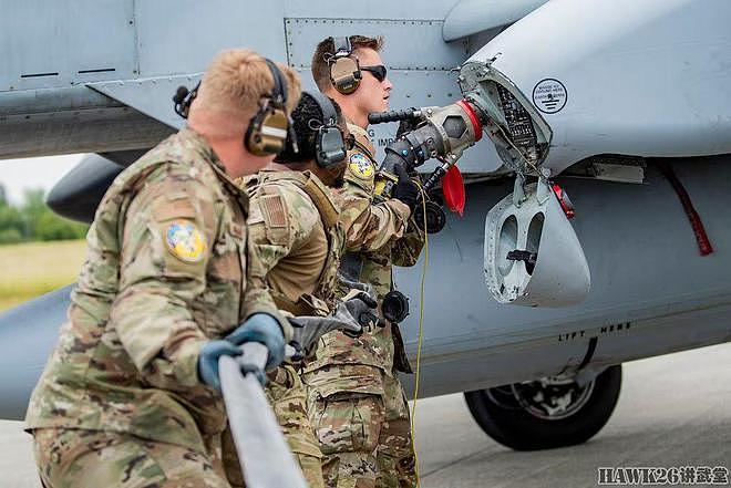 图说：美军地勤在野战机场 如何为A-10攻击机加油 细节一次拉满 - 9
