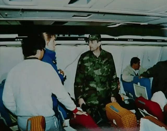 新中国历史上第1次民航客机迫降：1998年9月10日586号班机迫降 - 5
