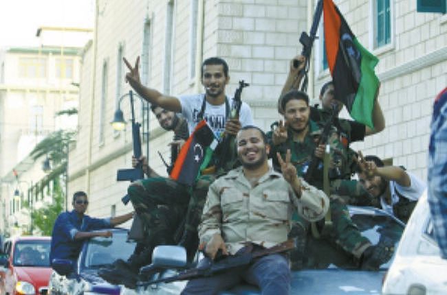 中东狂人卡扎菲：执政42年，逃跑时躲进下水道，被抓后遭暴徒枪杀 - 10