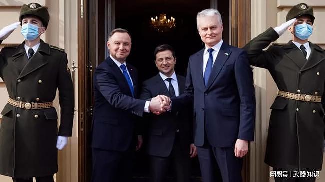 立陶宛和波兰总统共同访问乌克兰：你们的斗争就是我们的斗争 - 1