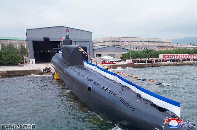 朝鲜新型弹道导弹潜艇下水 老式R级魔改版 配备两种直径潜射导弹 - 6