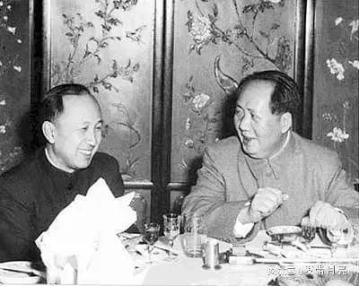 毛主席书法和蒋介石书法的截然不同：一草书，一楷书，字如其人 - 11