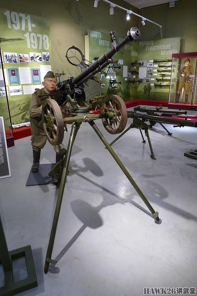 俄罗斯博物馆为高射机枪配备模特 展现射手紧张状态 准备随时开火 - 13