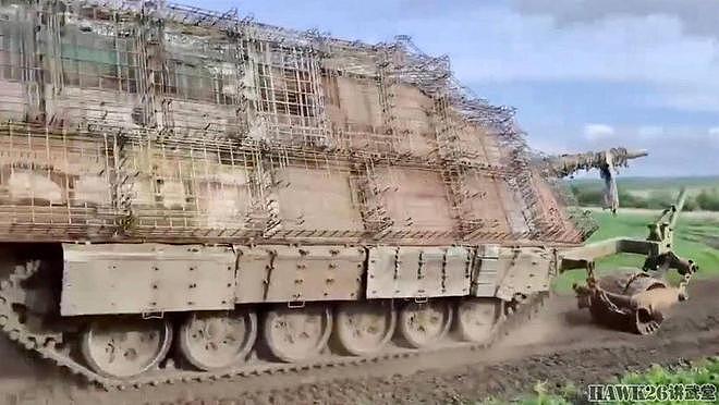 俄罗斯“海龟坦克”发扬光大 T-62拆掉炮塔装铁棚 防无人机到魔怔 - 8