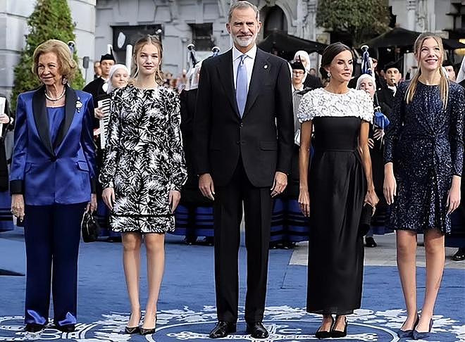 西班牙公主身材颜值兼备，时尚度直追王后母亲，竟能hold住芭比粉 - 1