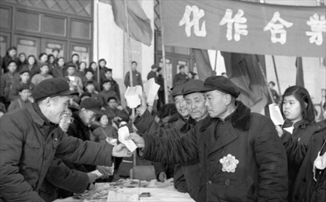 1988年，新中国恢复军衔制时，邓公为何提出：军衔设到上将为止？ - 2
