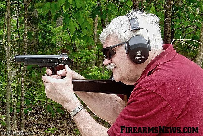 美国枪械作家眼中的斯捷奇金全自动手枪 性能最出色的同类型武器 - 9