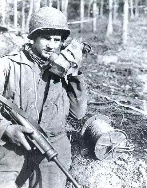 二战各国钢盔：英法钢盔被嫌弃，美国M1能当锅碗，德国M35成经典 - 5