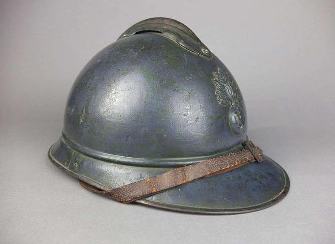 盘点抗战时期我国用过的5种钢盔，英国“飞碟”盔曾被大量引进 - 6