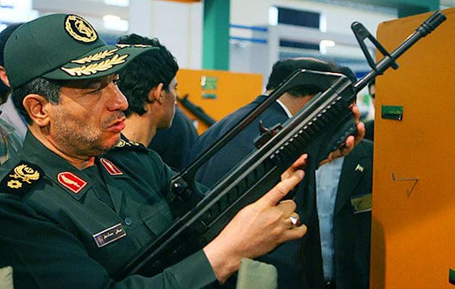 伊朗国产的KH2002突击步枪，还和中国的CQ步枪有点关系 - 2