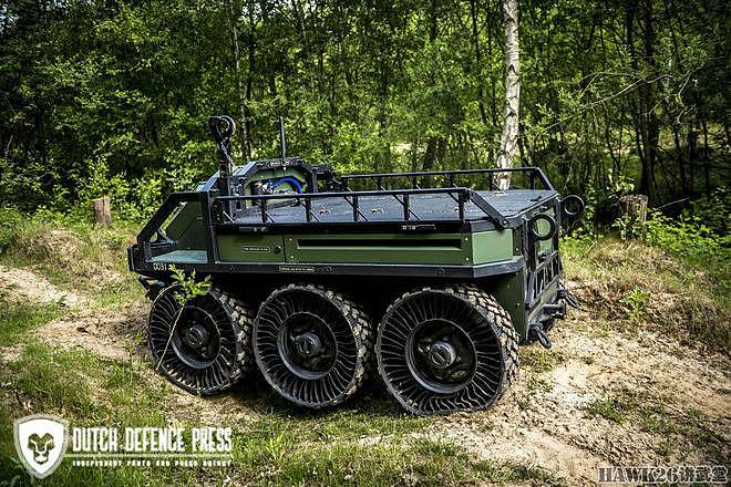 荷兰军队展示新型无人车辆 采用6×6轮式底盘 可安装各种武器装备 - 7