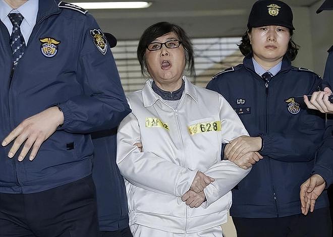 朴槿惠被判22年，文在寅却在卸任前释放她，为何尹锡悦也要拜会？ - 4