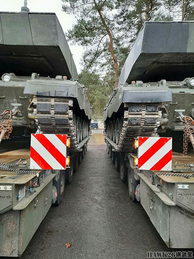 德国-波兰边境的英国装甲部队“挑战者2”长途行军靠美国牵引车 - 9