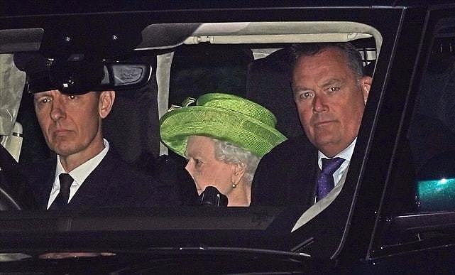 95岁英女王亮相曾孙洗礼仪式！穿鲜绿色真嫩，可惜梅根女儿没回来 - 3