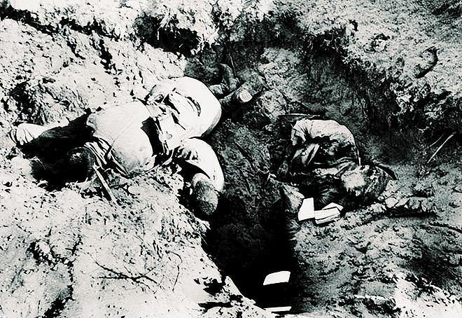 1939年，日本军医给骑兵收尸，目睹了日军在诺门罕战场的惨状 - 5