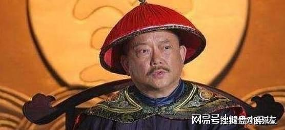 刘墉上朝故意将衣服反着穿，和珅向乾隆皇帝告状，却被罚款十万两 - 2
