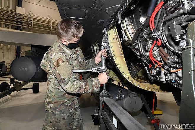图说：F-16战斗机发动机拆装全过程 机械师全神贯注 需要极端细心 - 20