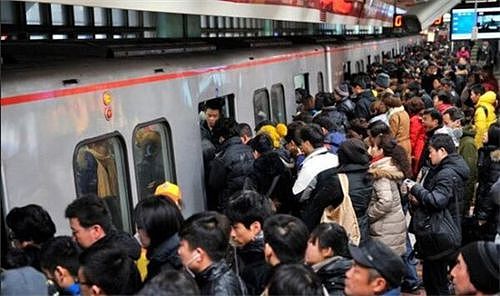 北京男子乘地铁被挤成瘫痪，向地铁公司索赔190万，法院怎么判的 - 4
