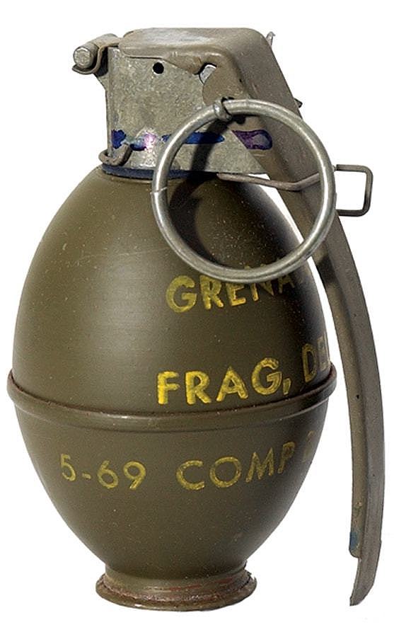 它是一款美国制造的破片式手榴弹 由美国军方开发而成 - 1
