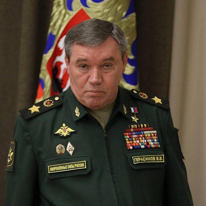 报告：俄军总参谋长惊险逃脱乌军袭击 但200士兵和1名将军丧生 - 1