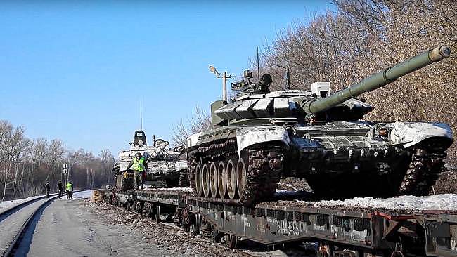 目击者：俄罗斯百辆军车驶向乌克兰 或将发动重大攻击 - 2