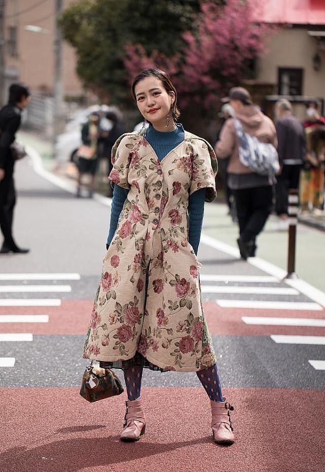 东京街头的人穿搭好潮，哪怕是复古风格的，看着都与众不同 - 5