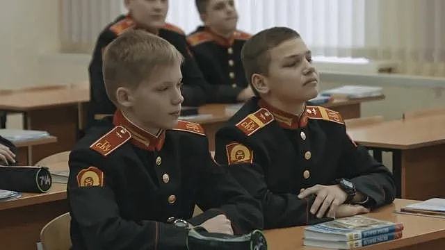 明星通通靠边站！国防部长带小学生开坦克，俄式国防教育了解一下 - 10