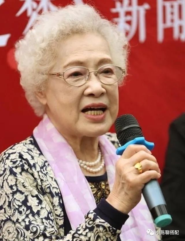 被周总理称为“中国最美女性”，已99岁的秦怡老了依旧如此美丽 - 24