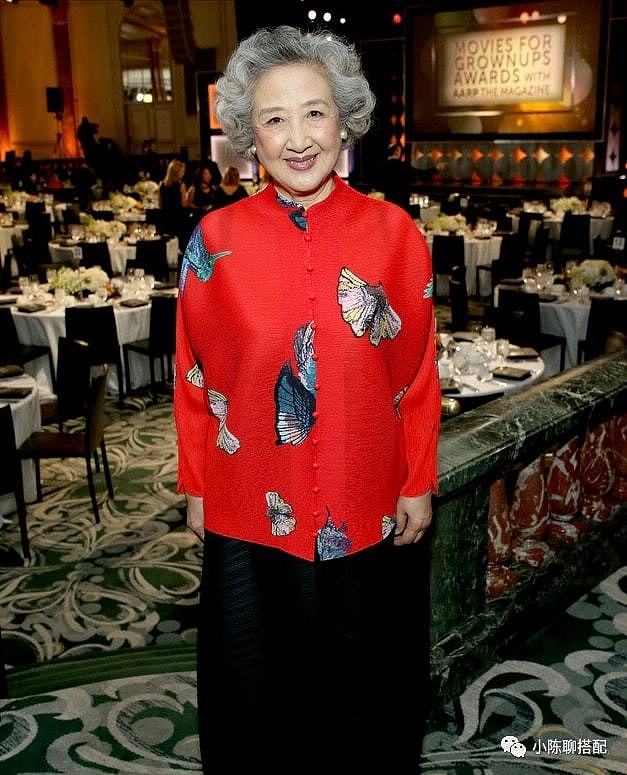 谁说奶奶不时髦？瞧已经77岁的赵淑珍，穿搭洋气显年轻 - 8