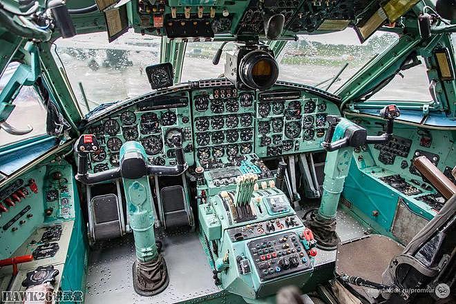 钻进安-22重型运输机 世界最大的螺旋桨飞机 驾驶舱内部非常简陋 - 10