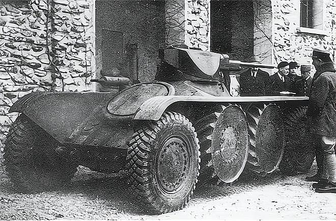 二战“大8轮”：装甲车装甲比坦克还厚，可惜刚造好，法军就降了 - 11