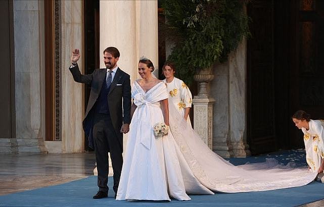 希腊王子举行盛大婚礼！迎娶亿万富翁女儿，新娘穿露肩婚纱超梦幻 - 6