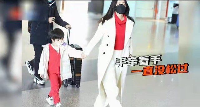 陈妍希高调带儿子走机场！小星星穿中国红，桃花眼比爸爸还会放电 - 6