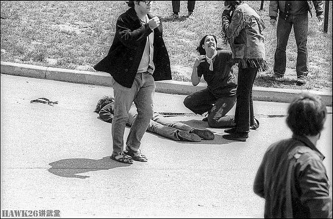 54年前 美国俄亥俄州国民警卫队向反战抗议学生开枪 造成四人丧生 - 11