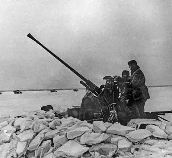 列宁格勒惨遭围困粮食短缺，为何德军久攻不下？拉多加湖成了关键 - 7