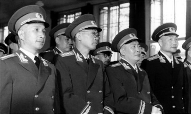 1955年大授衔，这5人的情况极特殊，如何给他们授衔难倒罗荣桓 - 5