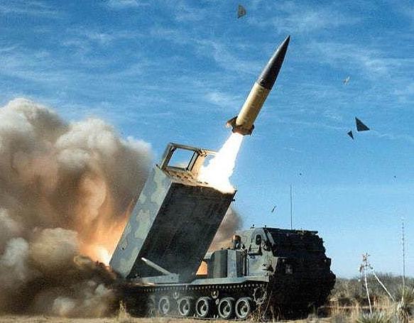 美陆军新型精确打击导弹，远程火箭炮发射，射程可达1000公里， - 3