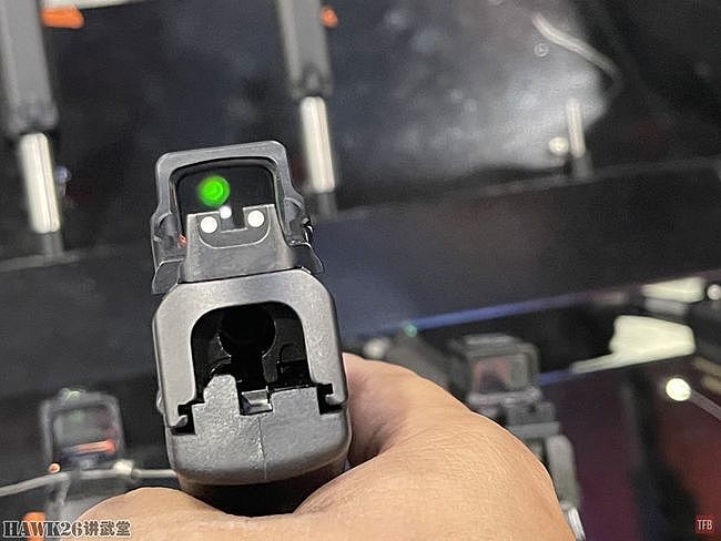直击SHOT Show：HOLOSUN全新微型红点镜匹配原厂机械瞄准具 - 12