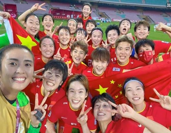 国际足联膜拜，新闻联播关注！人民日报歌颂：中国女足是国人骄傲 - 5