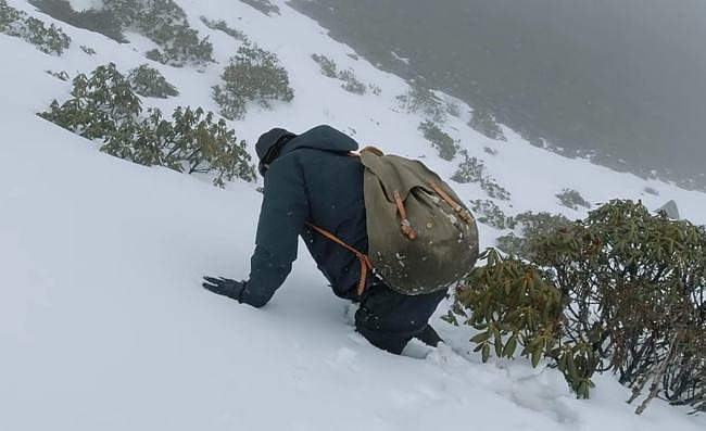 46岁钟汉良重走长征路！零下爬雪山环境艰险，走路手脚并用引泪目 - 2
