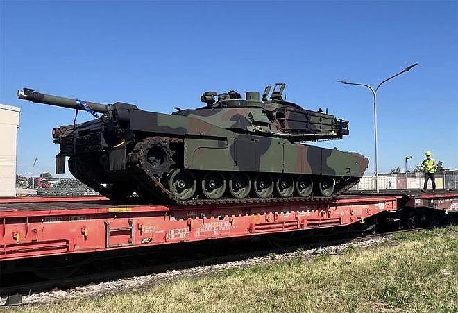 美军第一批M1A2坦克运抵波兰储备基地 将大幅提高快速部署能力 - 14
