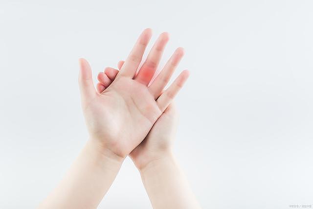 手部关节痛是怎么回事？帮你分析了这4种原因 - 2