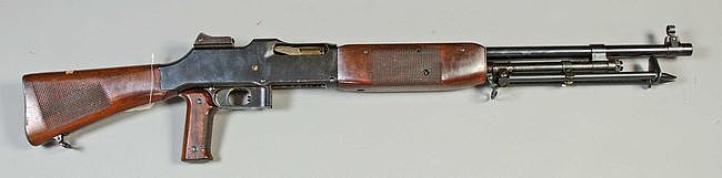 虽名为自动步枪但在使用时却作为轻机枪使用的勃朗宁自动步枪 - 8
