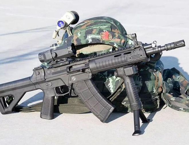 解放军最新的制式自动步枪究竟强不强？QBZ-191是有史以来最强的 - 5