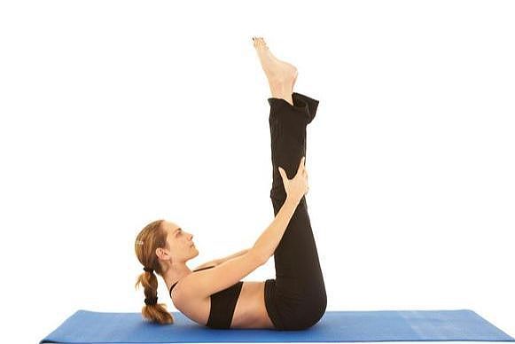 健身练臀腿必备的8个动作，提臀瘦腿特别有效，帮你打造完美身材 - 4