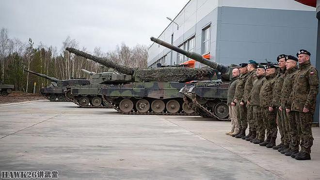波兰总统视察第10装甲旅 正培训乌克兰士兵 掌握豹2坦克操作技能 - 26