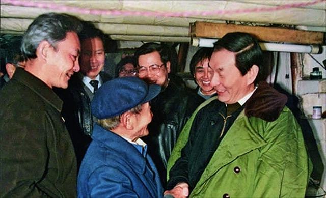 朱镕基上任上海市市长第一天：来到财政局，对完账后脸色越来越黑 - 4